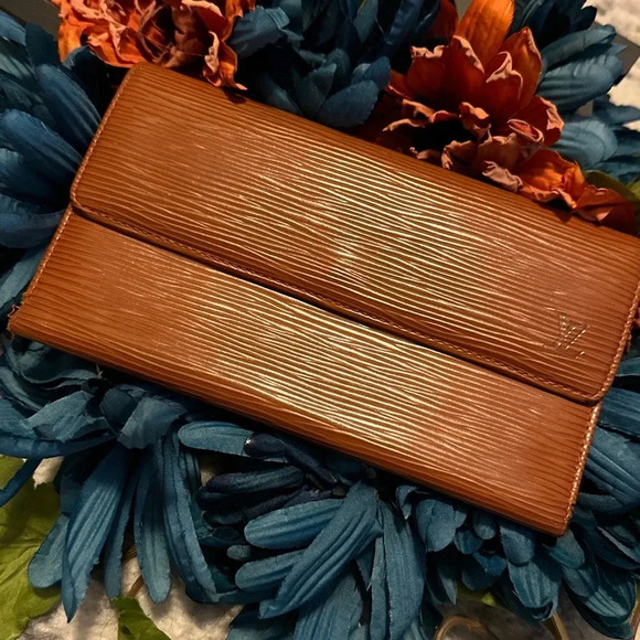 Louis Vuitton Handbags - Louis Vuitton Epi International Wallet